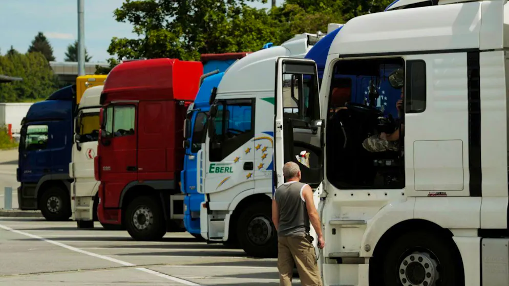 27 hours on the road without a break. Schaffhausen police pull truck driver out of traffic