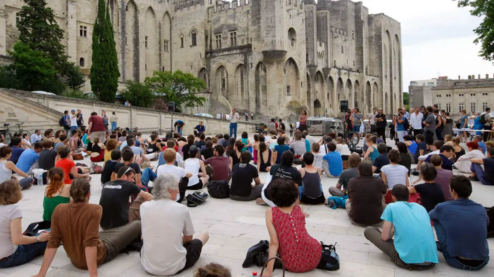 Chaque année au début de l'été, des milliers se dirigent vers Avignon pour assister à son festival de théâtre, l'un des plus importants au monde. (archives)