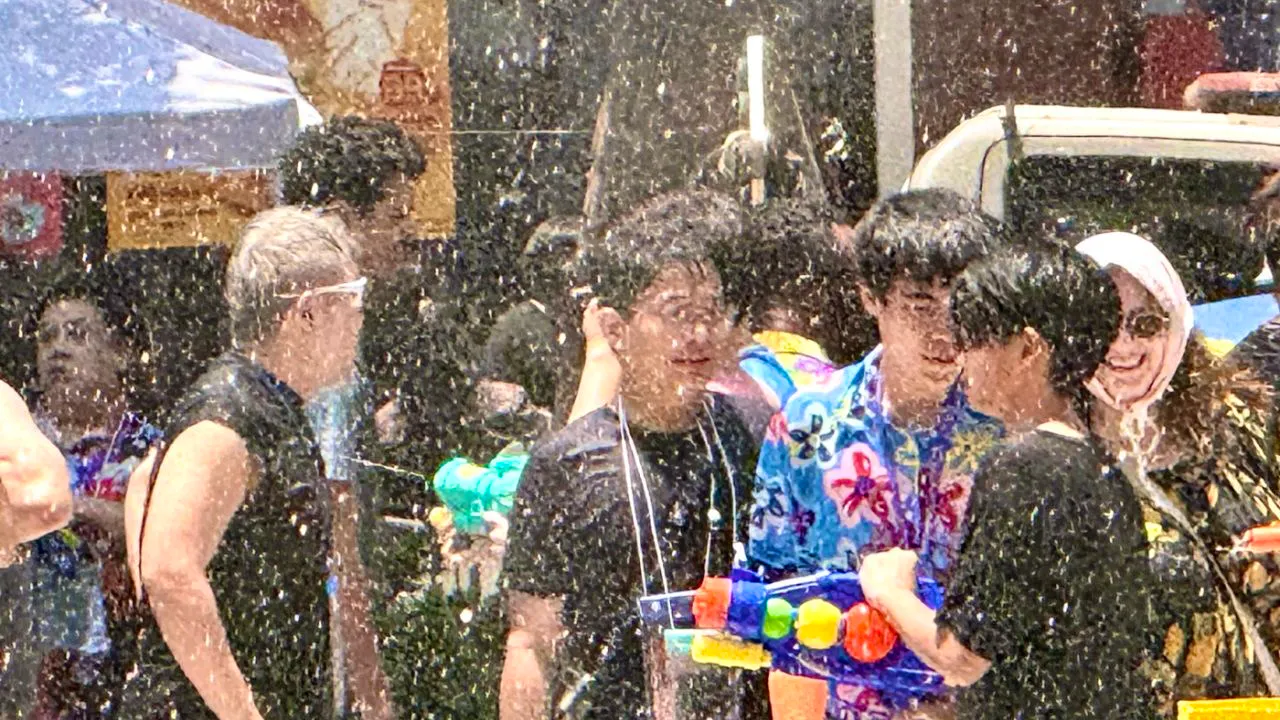 Aktuell. Thailands wildes Wasserfest startet mit Hitzealarm