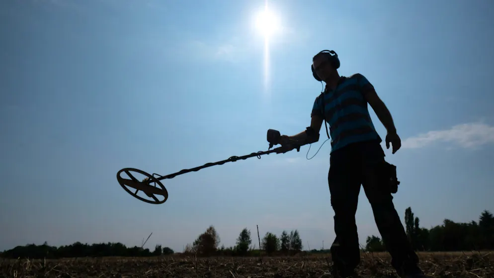 A chance find becomes a treasure. Man searches for lost keys - and makes an extraterrestrial discovery