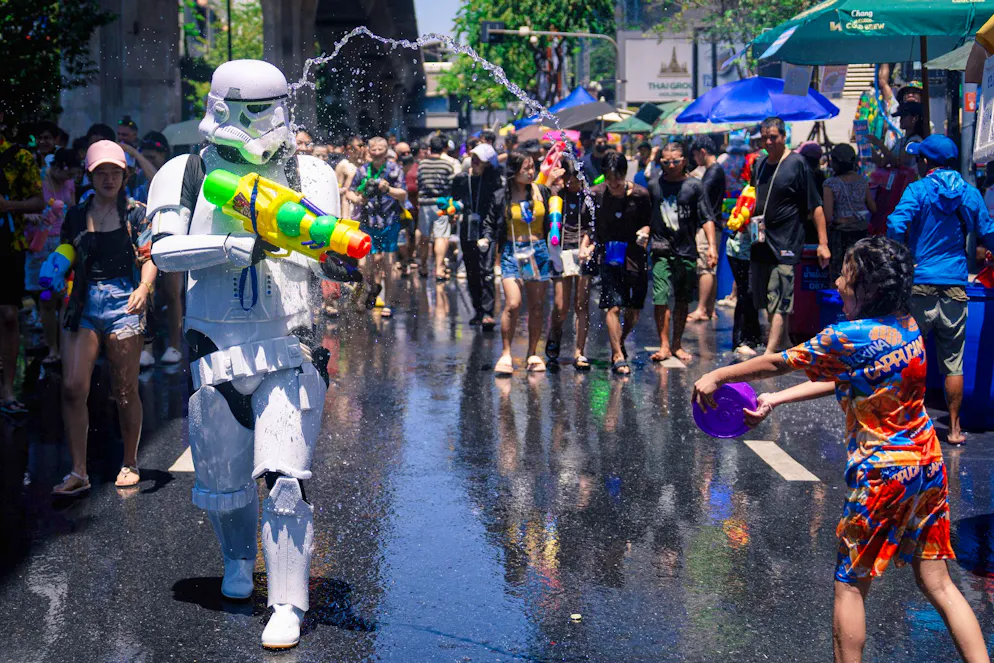 Thailands wildes Wasserfest startet mit Hitzealarm – Gallery. Die wilden Wasserschlachten dauern mehrere Tage.