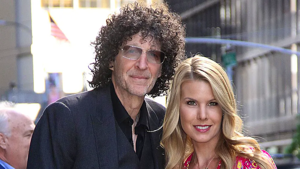 Ambiente di lavoro ostile?. L'ex assistente di Howard Stern chiede oltre 2 milioni di risarcimento