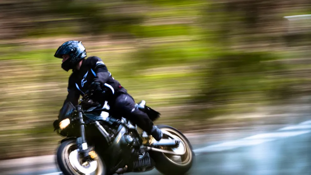 Con le motociclette vengono percorsi solo il 3% dei chilometri dell'intero traffico stradale motorizzato, ma il 27% di tutti gli «incidenti stradali gravi» riguarda motociclisti. (Immagine simbolica d'archivio)