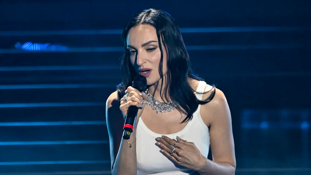 In arrivo il nuovo album. Arisa senza filtri: «In amore dò troppo, ma non credo esista un uomo per me»