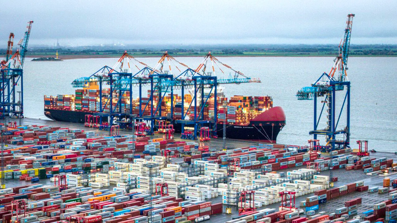 Economy. China's exports lose momentum