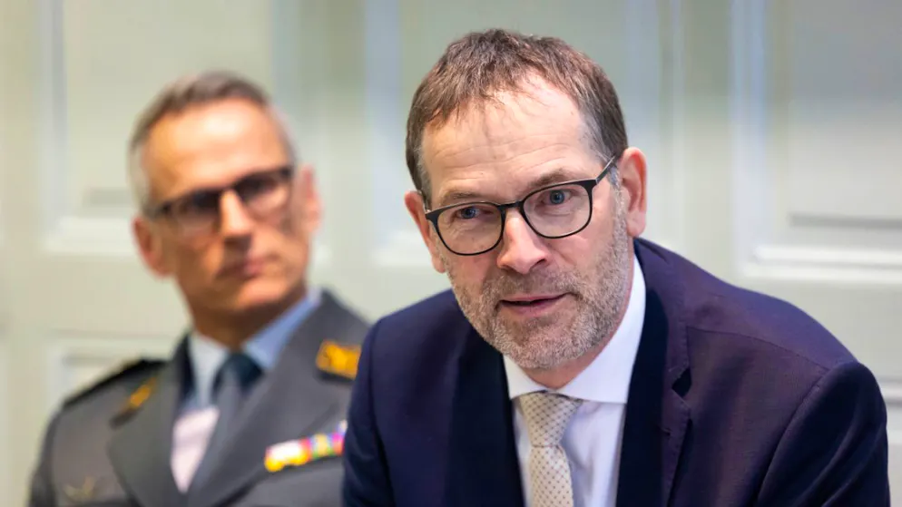 Robert Scheidegger, segretario generale supplente del Dipartimento della difesa, può dare un cauto segnale di sollievo riguardo a diversi progetti di grande rilevanza.