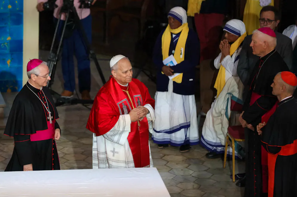 Un double attentat-suicide a eu lieu lundi à Blida, à une quarantaine de kilomètres d'Alger où le pape Léon XIV effectuait une visite, selon une source occidentale informée du dossier à l'AFP mardi et d'après des images authentifiées par l'agence.