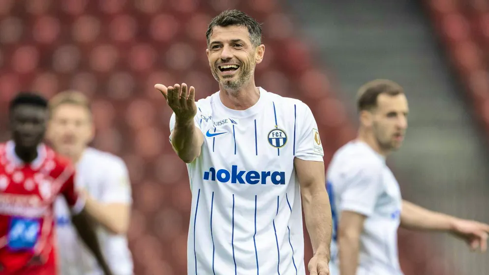 Blerim Dzemaili on the FCZ coach bang.