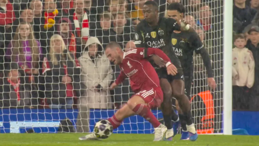 Klarer Fehlentscheid oder nicht?. Urs Meier über Penalty-Szene in Liverpool: «Deshalb ist es richtig, dass der VAR eingreift»