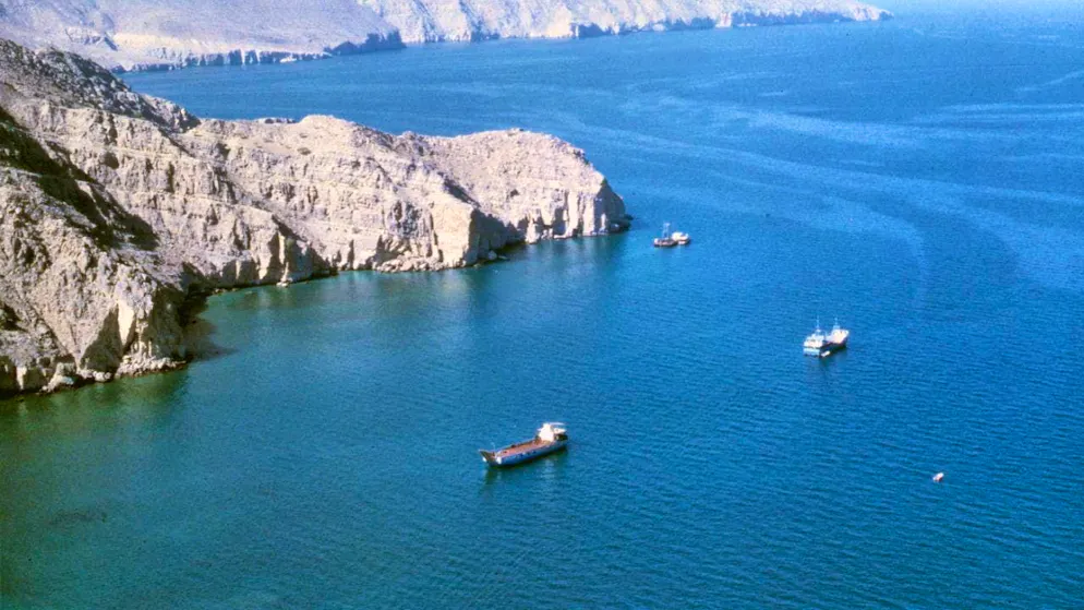 The blocked Strait of Hormuz is leading to more expensive fuel prices and higher inflation. This is why the International Monetary Fund (IMF) is now lowering its expectations for the global economy. (archive picture)