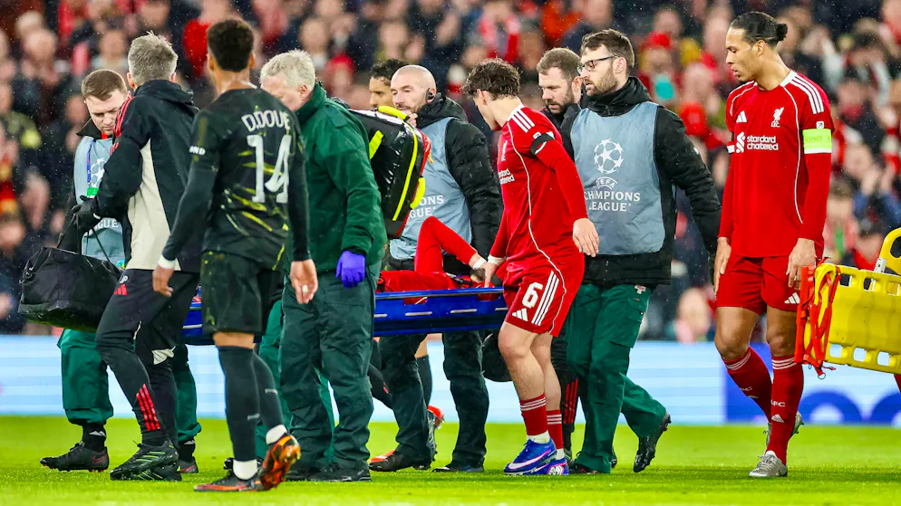Terrible blessure à Anfield. La France tremble pour l’une de ses stars, évacuée sur une civière