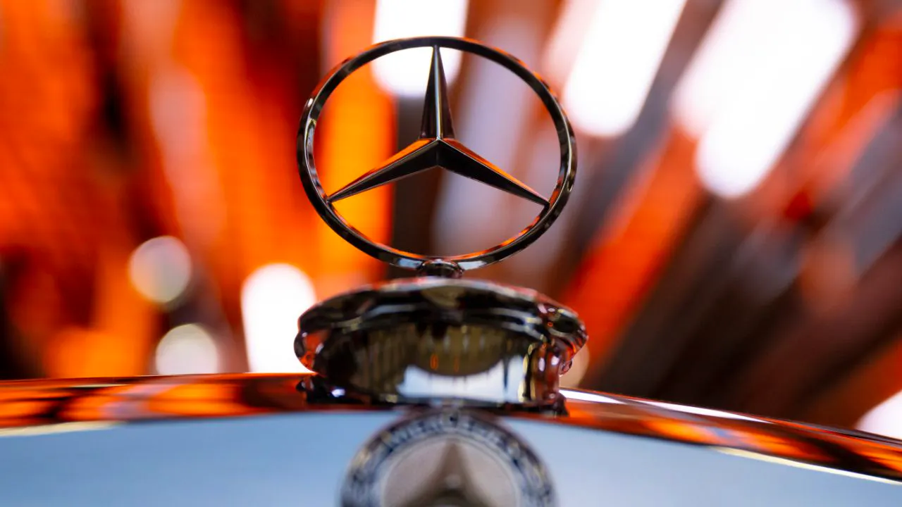 Automotive industry. Environmental and shareholders' association criticize Mercedes dividend