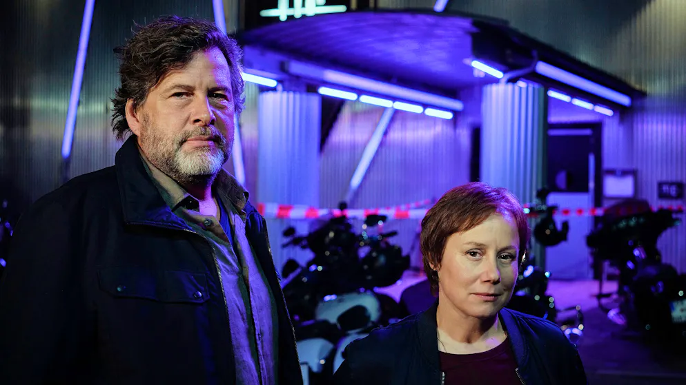 «Tatort» im Check – Eine Nacht, drei Schauplätze: Diese Filme kamen mit wenig Raum aus. Das Nachtleben ist eigentlich nicht so ihr Ding, vermutet man. Dennoch müssen Franziska Tobler (Eva Löbau) und Friedemann Berg (Hans-Jochen Wagner) im «Tatort: Innere Angelegenheiten» im Dunkeln durchermitteln. Schuld ist ein völlig unklarer Mord in einer Freiburger Diskothek.