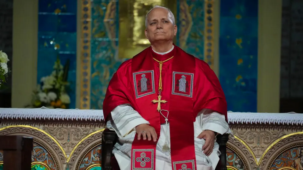 Papst Leo XIV. (M) besucht die algerische Gemeinde in der Basilika Unserer Lieben Frau von Afrika in Algier am ersten Tag seiner 11-tägigen Reise nach Afrika. Foto: Andrew Medichini/AP/dpa