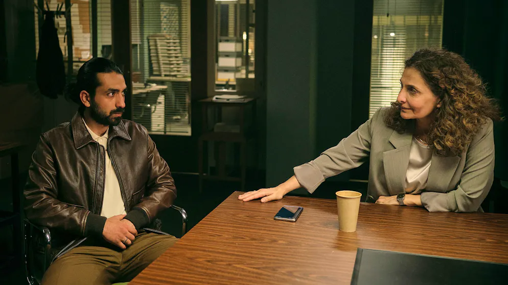 «Tatort» im Check – Eine Nacht, drei Schauplätze: Diese Filme kamen mit wenig Raum aus. Anwältin Simin Nadjafi (Proschat Madani) bestärkt ihren Mandanten Ramin Taremi (Omid Memar) darin, keine Aussage zu machen. Die Beweislage ist nämlich äusserst dünn.