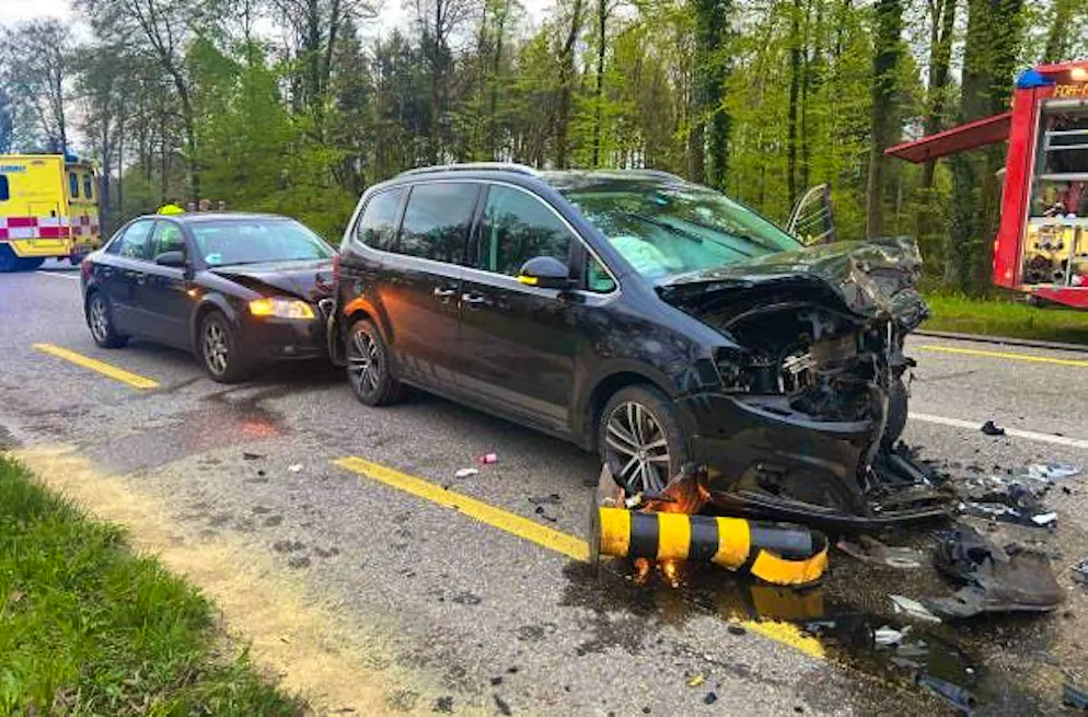 A child in the Seat Alhambra was seriously injured.