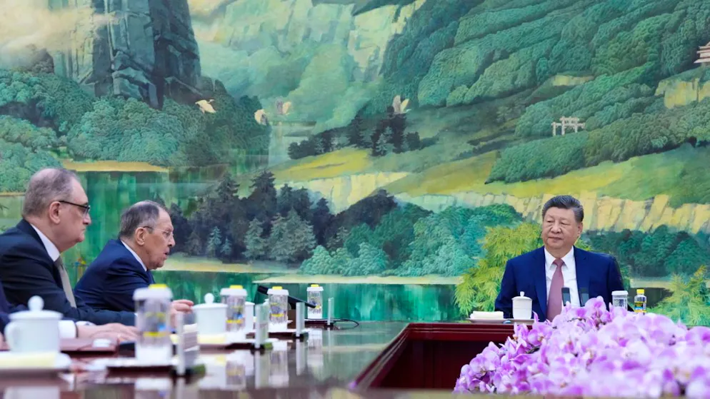 Il presidente cinese Xi Jinping ha ricevuto oggi il ministro degli esteri russo Sergei Lavrov nella Grande sala del popolo.