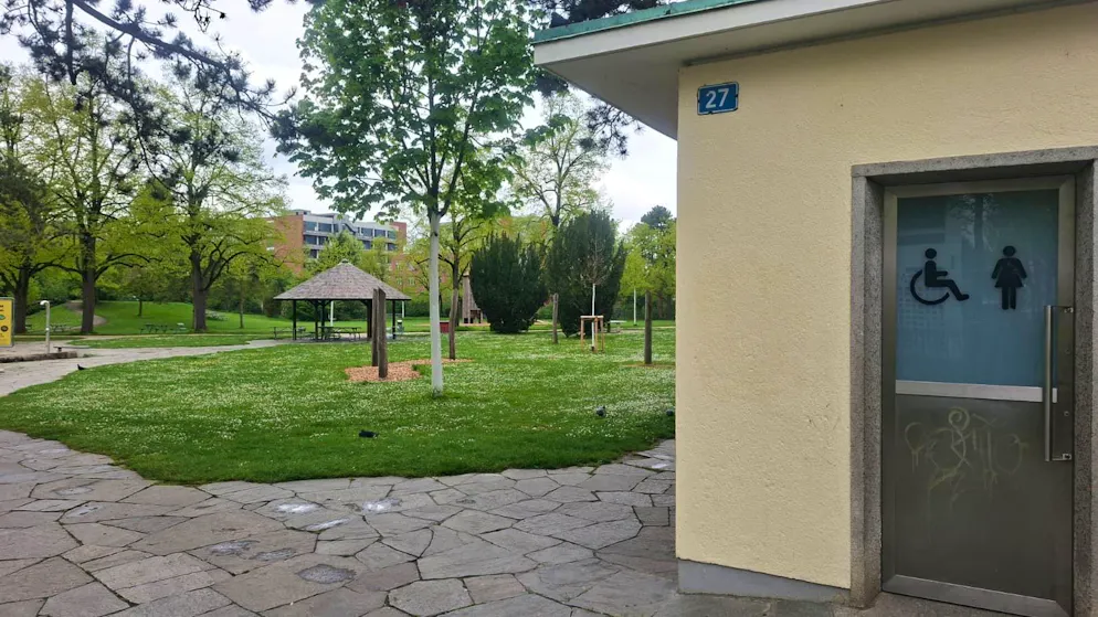 Vergewaltigung in Basler Park?. «Ich dachte, dass ich nicht mehr lebend aus dem WC rauskomme»