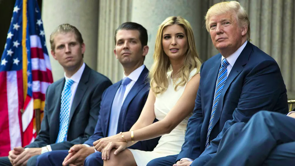 Une famille d'entrepreneurs (de droite à gauche) : Donald Trump avec sa fille aînée Ivanka Trump et ses deux fils aînés Donald Trump Jr. et Eric Trump.