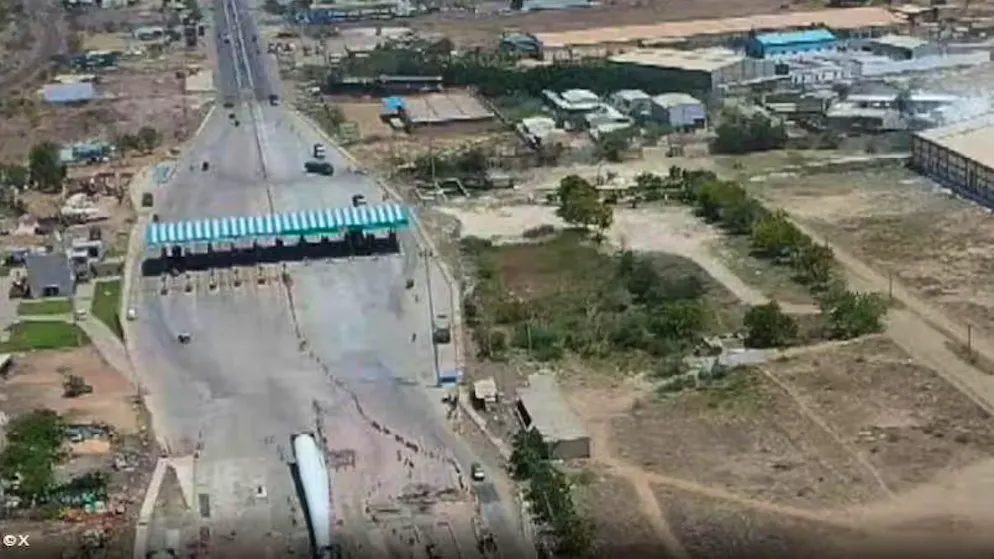 Ecco com'è stato possibile. Costruiscono un finto casello autostradale in India e incassano milioni di rupie in soli 18 mesi