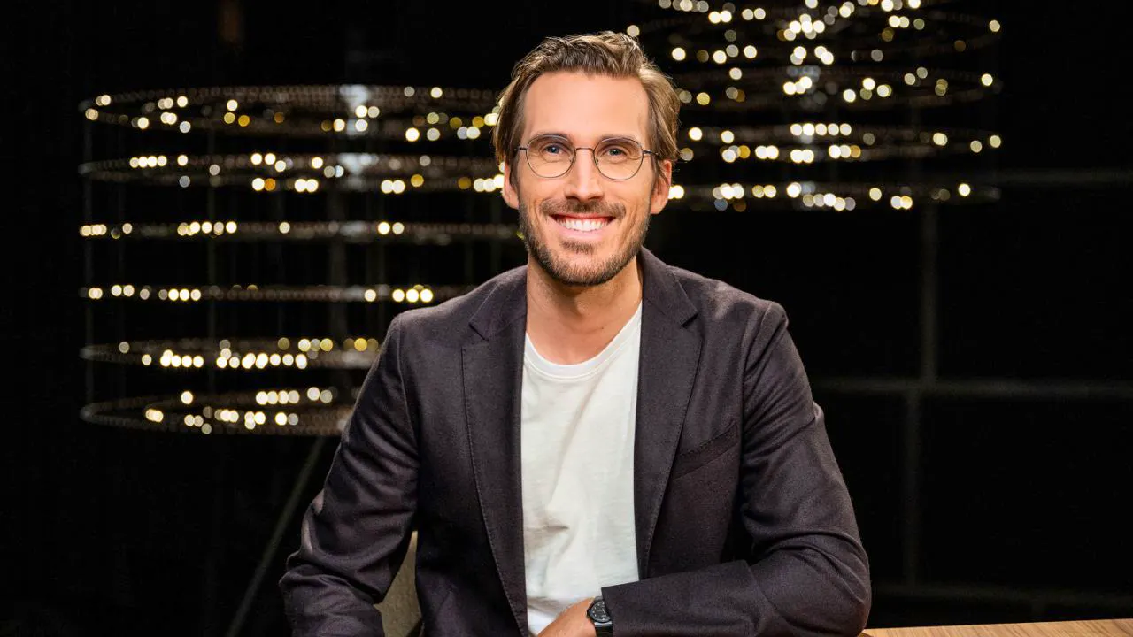 Fernsehen. Philosoph und Moderator Yves Bossart verlässt die «Sternstunde»