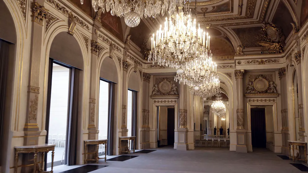 Two-year prison sentence. Man stole porcelain from the Élysée Palace for years - and sold it on Facebook