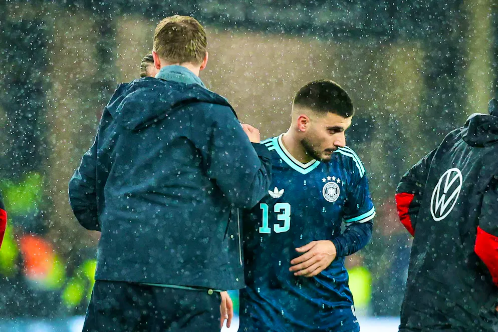 Julian Nagelsmann (l.) and Deniz Undav (r.) on the pitch after the World Cup test against Ghana. (archive picture)
