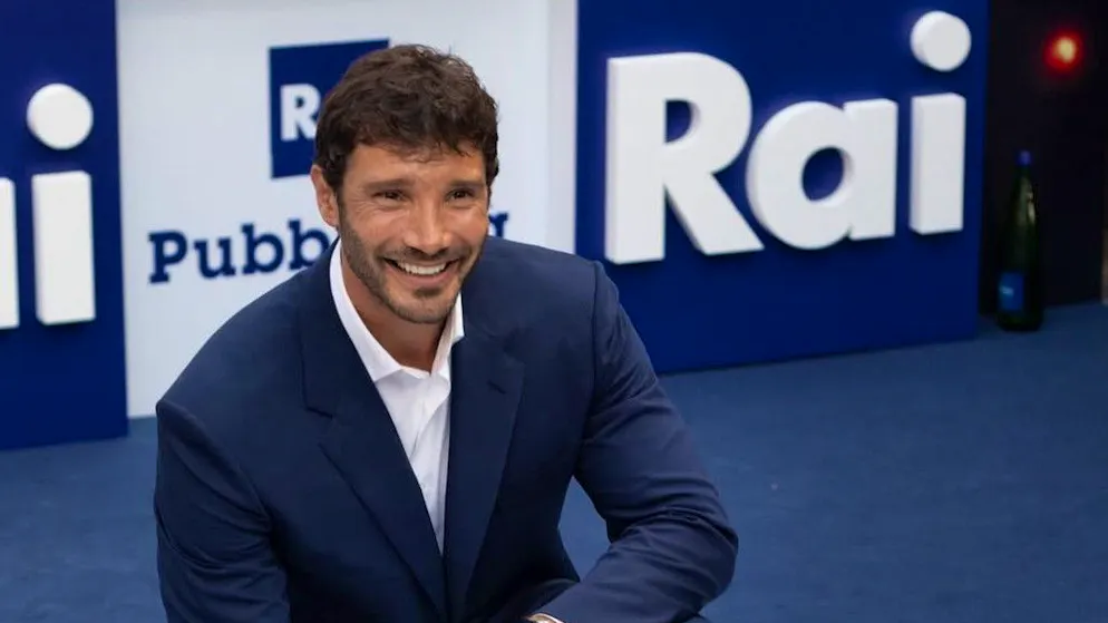 TV. «Stasera tutto è possibile» verso lo stop? Sanremo ridisegna il futuro di Stefano De Martino in Rai