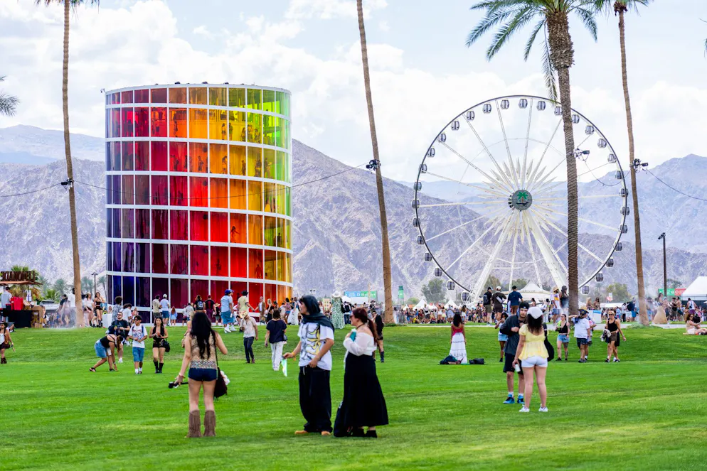 Hier werden am Coachella die meisten Fotos geschossen: vor dem Riesenrad (rechts) und dem sogenannten «Spectra» (rechts). Sie gelten quasi als Wahrzeichen.