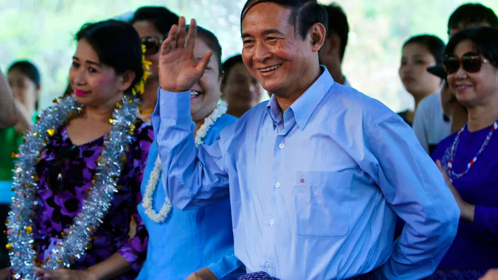 ARCHIV – 16.04.2018, Myanmar, Naypyidaw: Win Myint, Präsident von Myanmar, tanzt am letzten Tag des Neujahrsfestes Thingyan. Foto: Aung Shine Oo/AP/dpa