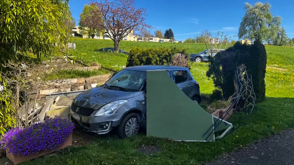 À Saint-Gall, un automobiliste de 79 ans a percuté, entre autres, une table de ping-pong lors d'un accident. L'homme n'a pas été blessé.