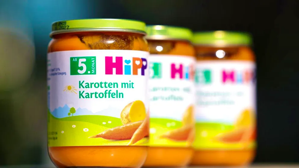 Hipp baby food jars on a table. Photo: Tobias Steinmaurer/APA/dpa