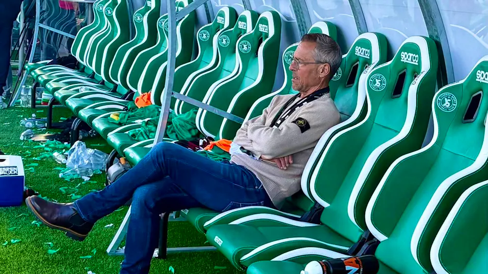 Seconds after the final whistle: Matthias Hüppi enjoys the success in peace and quiet.