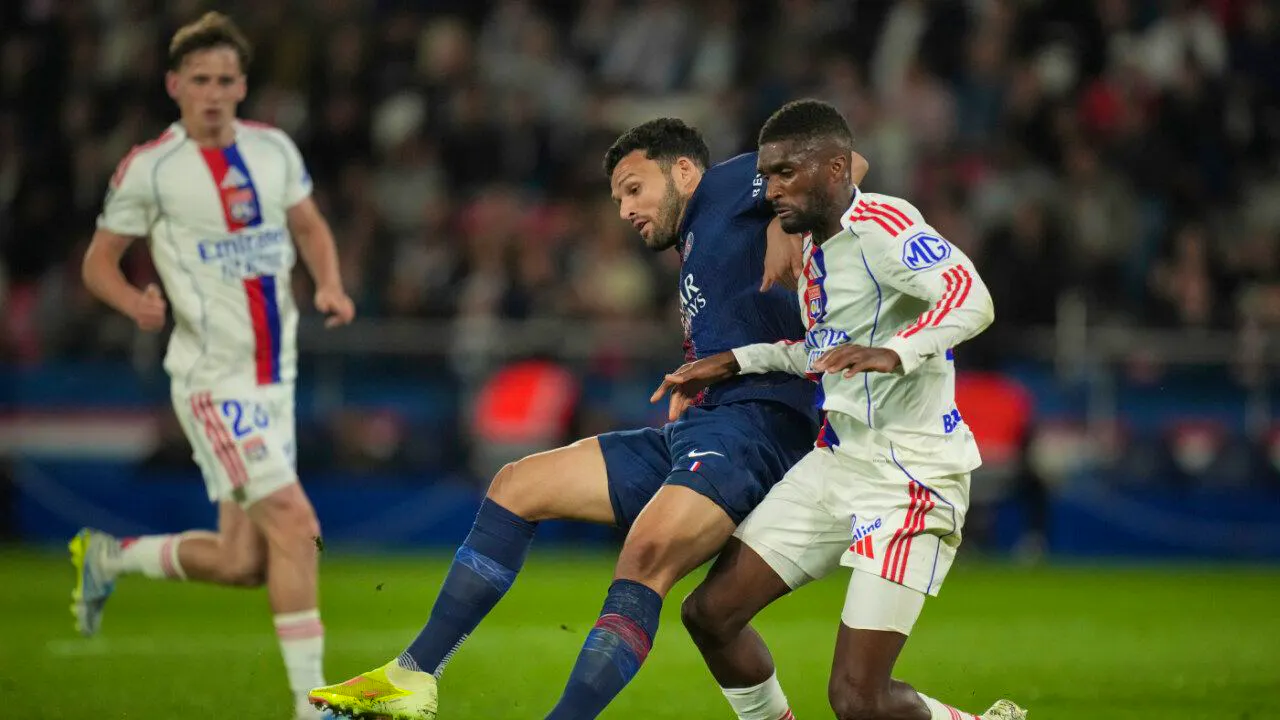 Football. Paris manque l'occasion de prendre le large