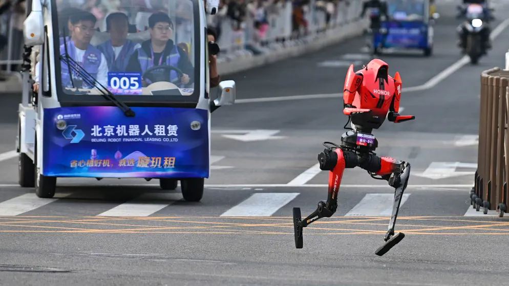 Der Roboter des Smartphone-Herstellers Honor war auch im Trainingslauf der Schnellste. 