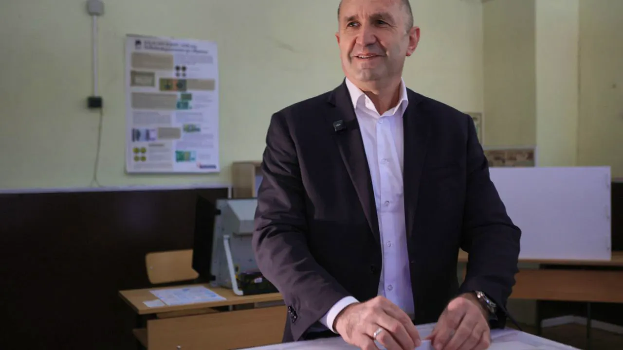 Politics. Election in Bulgaria: Former head of state Radev ahead according to forecasts
