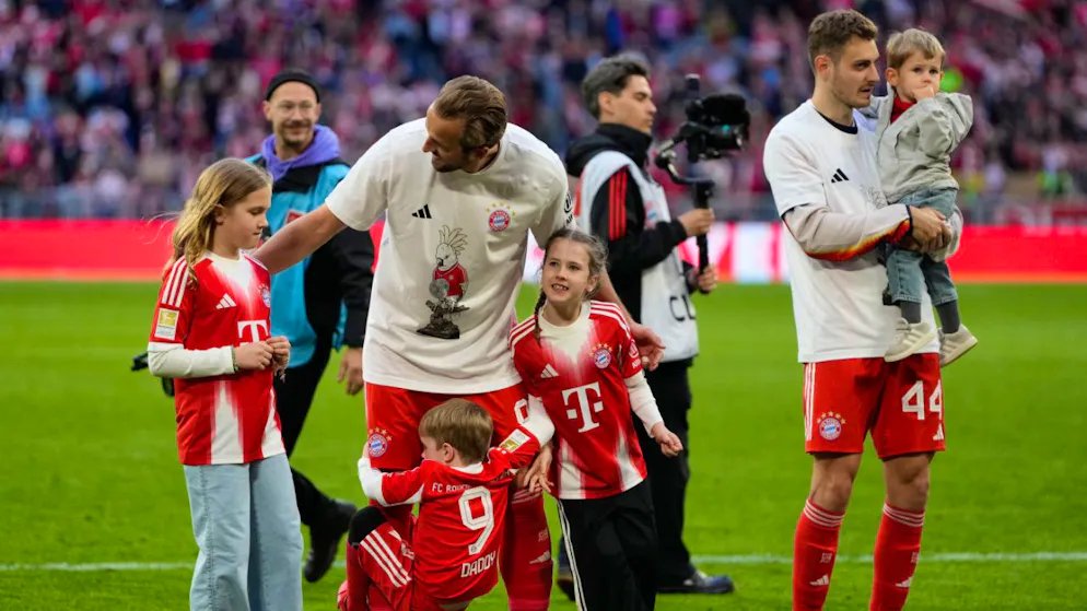 Bayern München feiert den 35. Meistertitel – Gallery. Topskorer Harry Kane feierte mit seinen Kindern