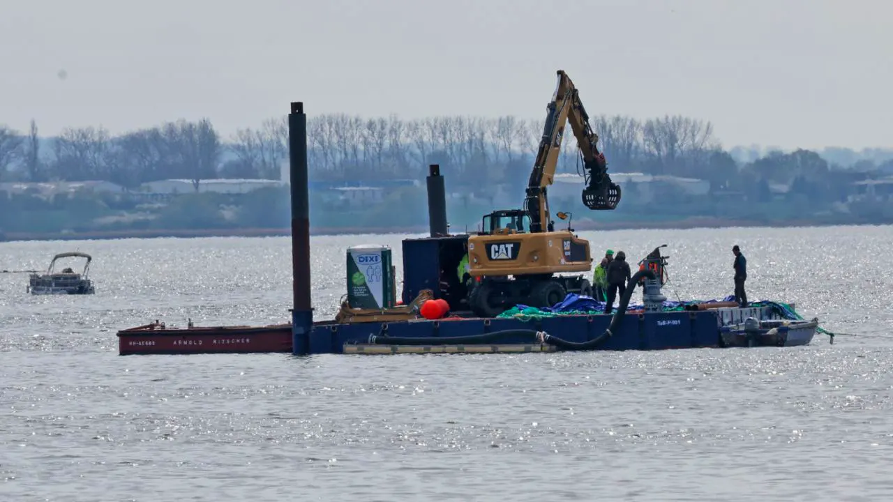 Mecklenburg-Western Pomerania. Day four of the whale rescue operation off Poel Island begins