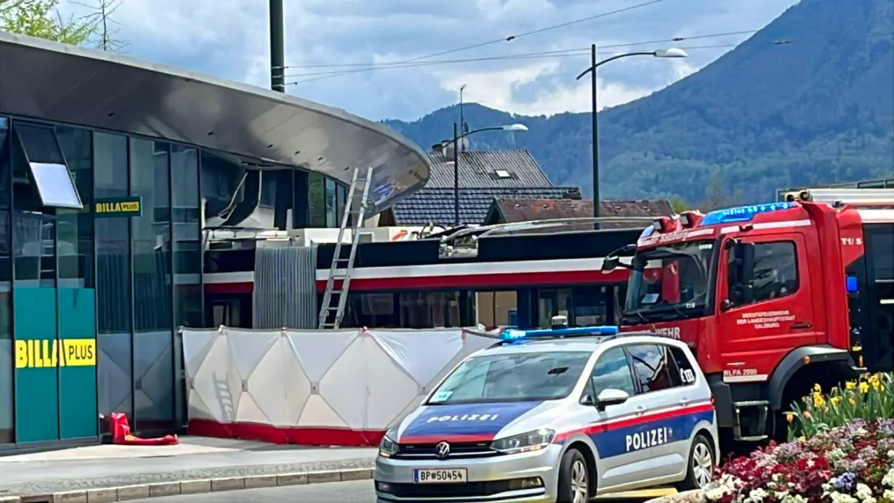 Austria. Bus crashes into supermarket in Salzburg - one person dead