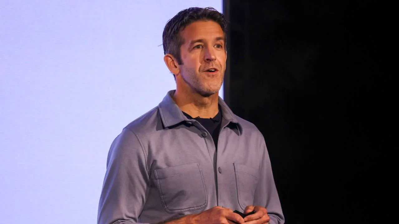 Information technology. Change of boss at Apple: John Ternus replaces Tim Cook