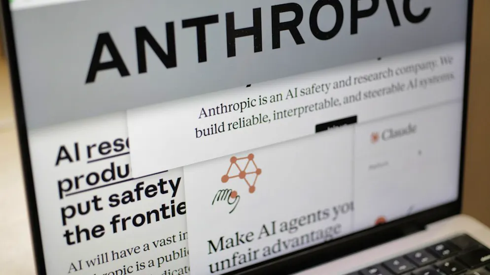 Jugé trop dangereux en l'état par ses créateurs et des acteurs du secteur, Mythos a vu sa commercialisation repoussée, Anthropic le partageant seulement avec une poignée de géants technologiques américains, tels Nvidia, Amazon, J. P Morgan Chase ou Apple, et d'organisations.