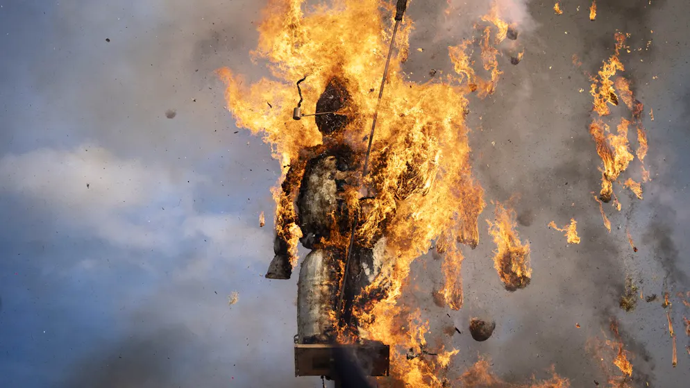 Zurich Sechseläuten. Böögg explodes after 12 minutes and 48 seconds - the summer should be beautiful