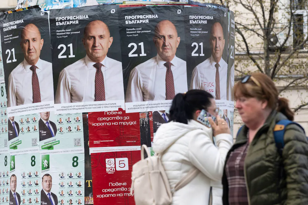 L'ex-président bulgare Roumen Radev, partisan de la reprise du dialogue avec Moscou, a remporté la majorité au parlement, selon des résultats électoraux quasi définitifs publiés lundi, ce qui pourrait mettre fin à l'instablilité politique après huit scrutins législatifs en cinq ans.