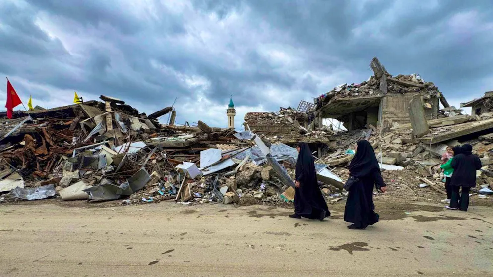 ARCHIVE - Residents walk past destroyed buildings in Lebanon (archive photo). Photo: Bassam Hatoum/AP/dpa