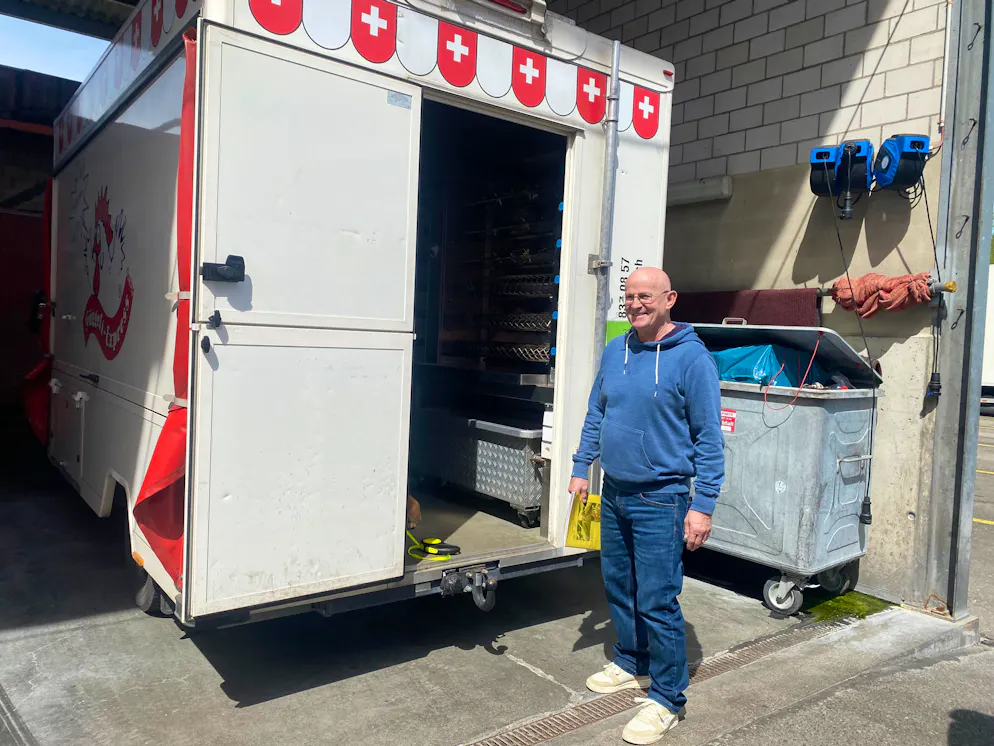 Jean Marie will einen Grillwagen eröffnen. 