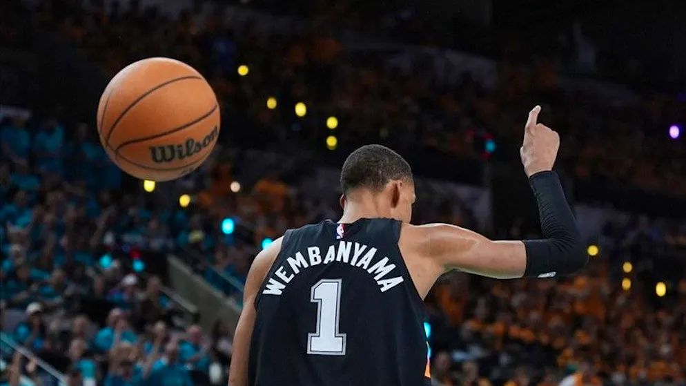 Basket. Il francese Wembanyama eletto difensore dell'anno in NBA, è il più giovane di sempre