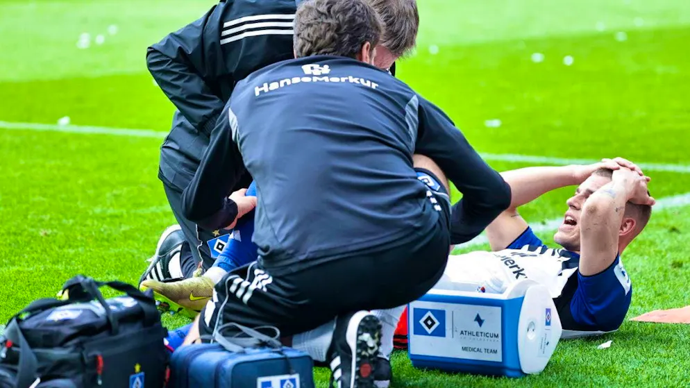 Miro Muheim injured in the game against Werder Bremen
