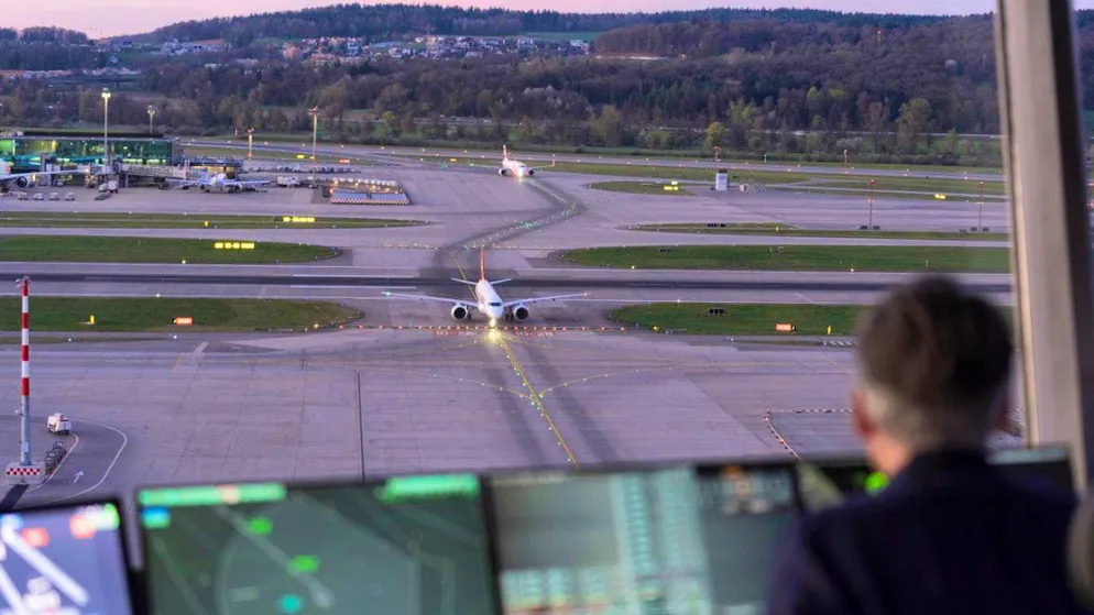 Due to a technical problem, air traffic controllers are having to resort to a manual procedure. According to air traffic control Skyguide, this requires more time. (archive picture)