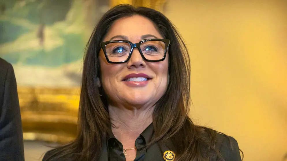 According to media reports, the Inspector General of the US Department of Labor is examining material that shows that Labor Secretary Lori Chavez-DeRemer as well as staff and family members regularly sent personal messages to young employees. Her husband and father are said to have exchanged text messages with young female employees. (stock image)