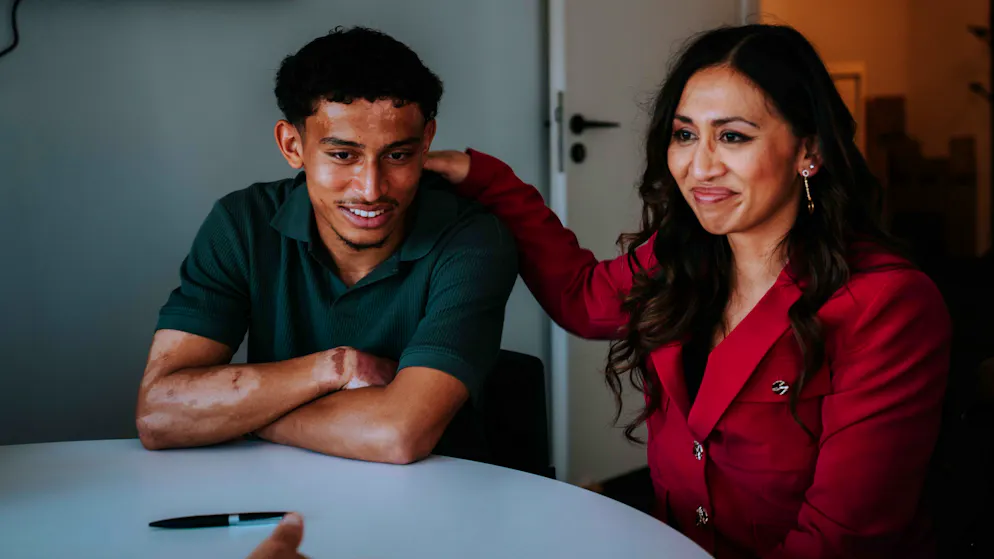 Tahirys Dos Santos bei seiner Vertragsunterschrift beim FC Metz.
